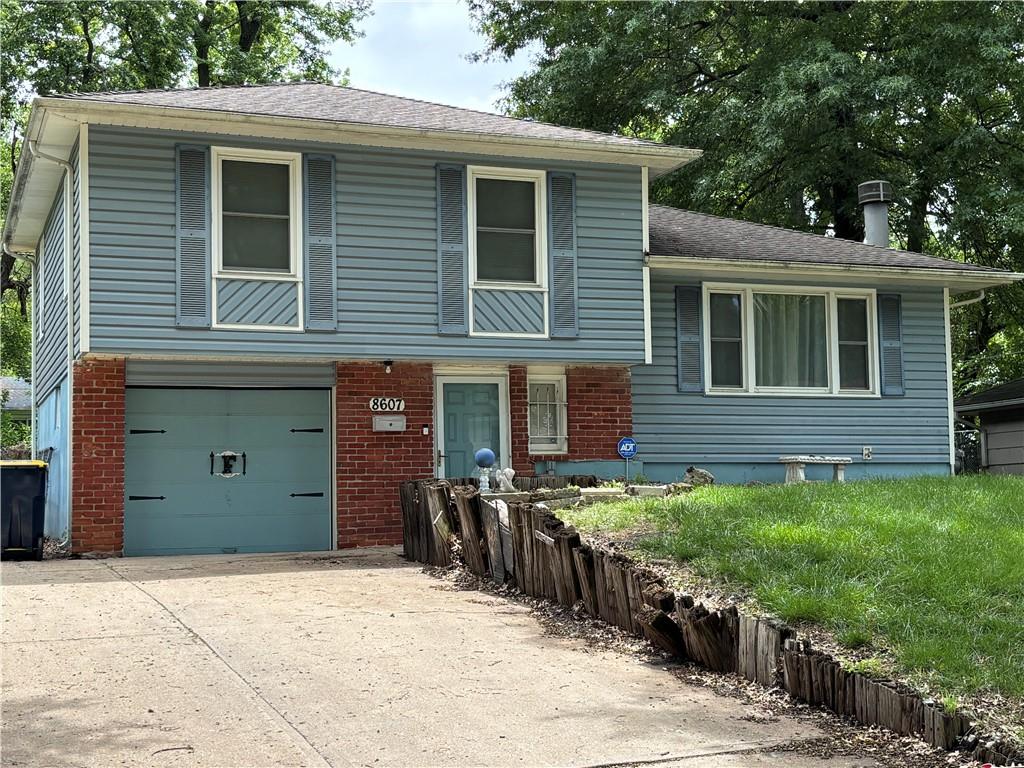 8607 E 109 Terrace Property Photo 1