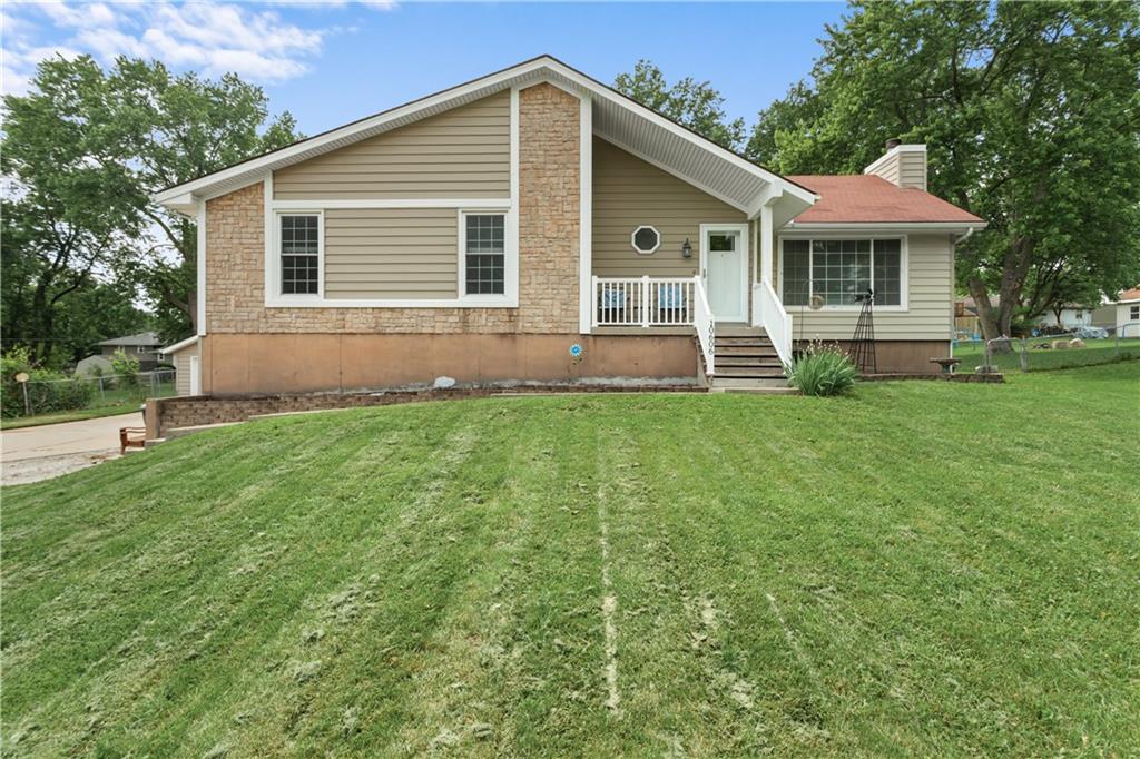 10606 N Grand Avenue Property Photo 1