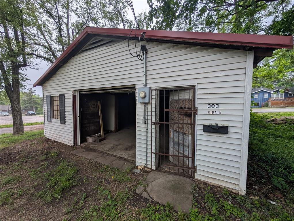 303 N Main Street Property Photo
