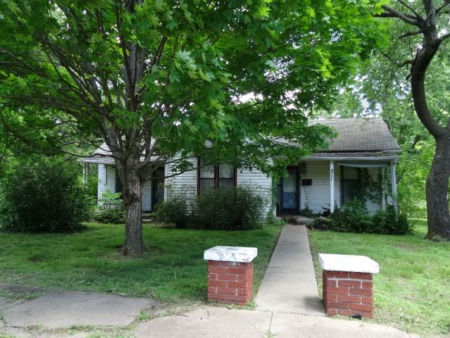 309-311 N Lyon Street Property Photo 1