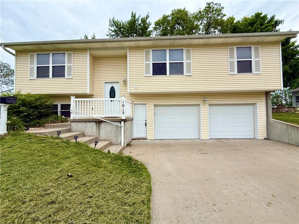 1015 E Thompson Street Property Photo 1