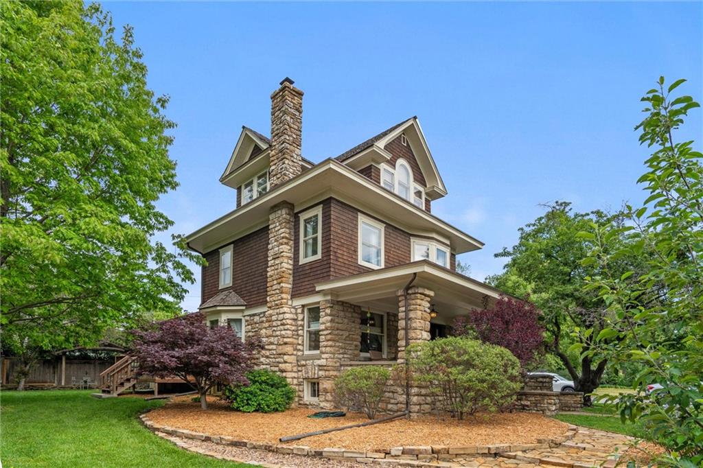 2301 Massachusetts Street Property Photo