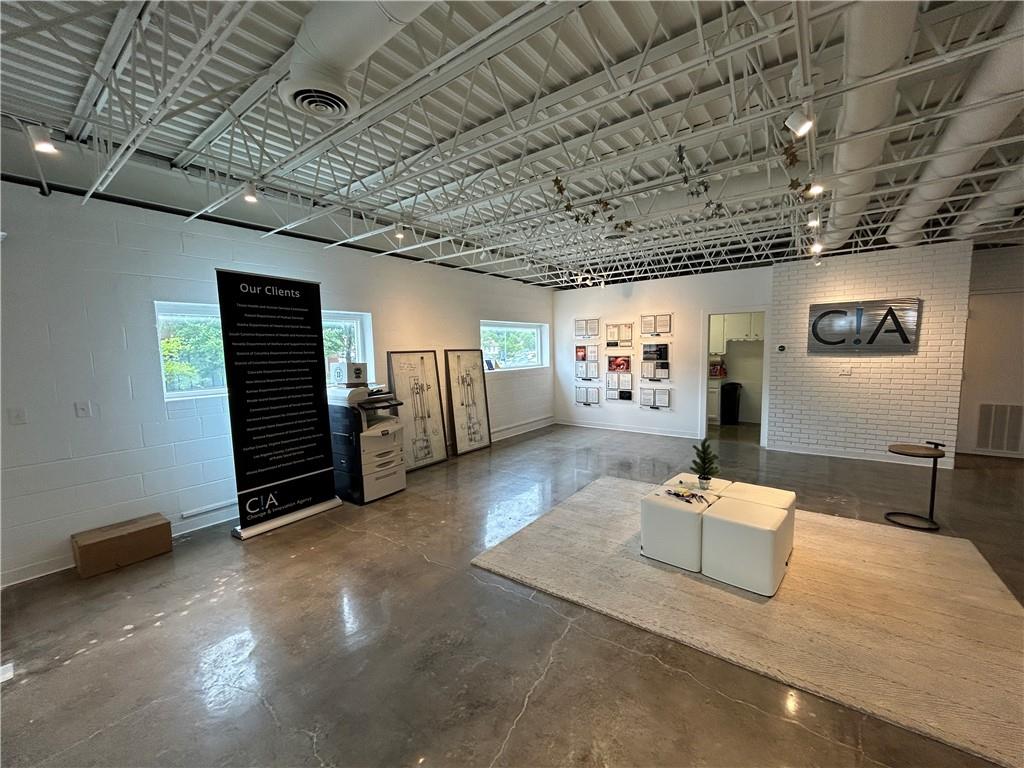105 E Mill Street Property Photo 4