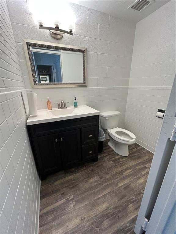 105 E Mill Street Property Photo 11