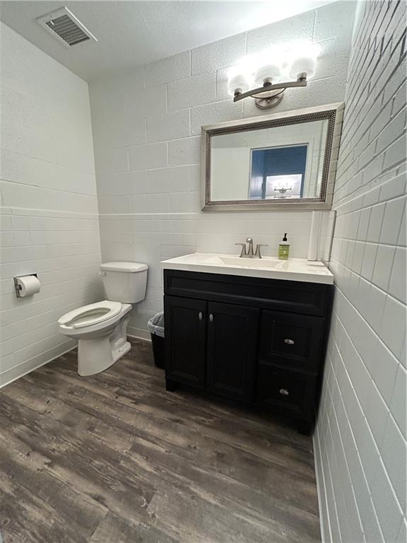 105 E Mill Street Property Photo 12