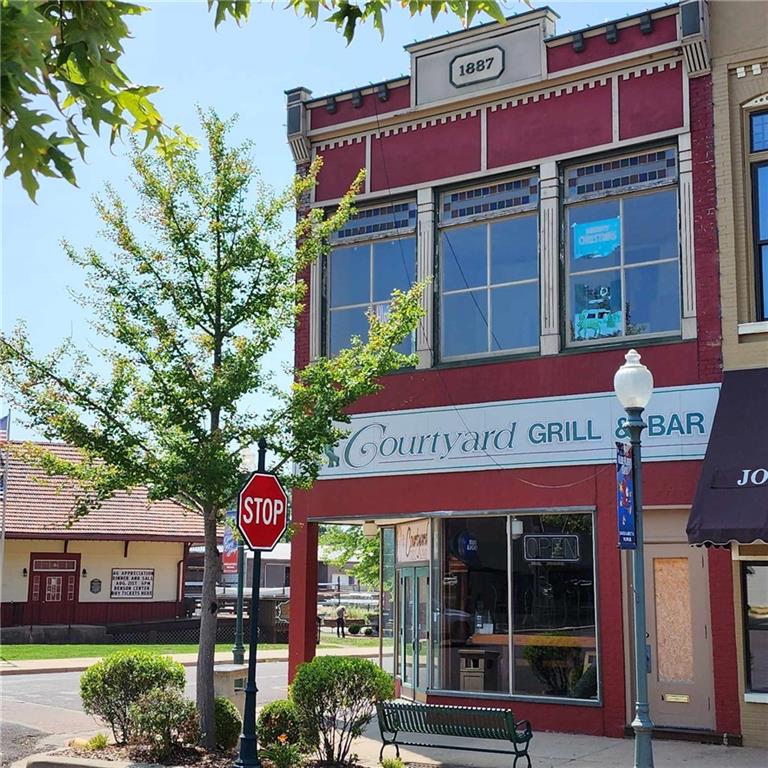 100 W Jefferson Street Property Photo 1