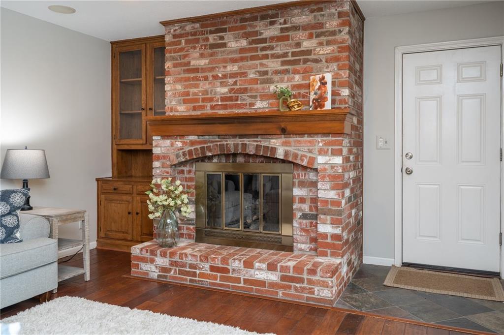 2708 Lawrence Avenue Property Photo 8