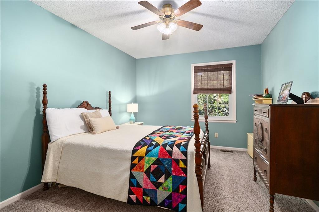 2708 Lawrence Avenue Property Photo 16