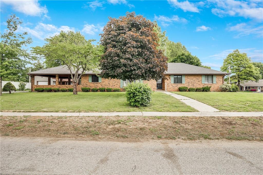 101 W Kelling Avenue Property Photo 1