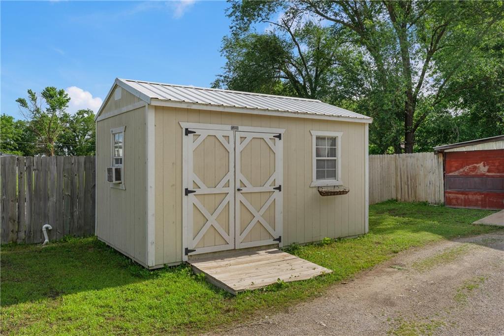 707 Lake Street Property Photo 13
