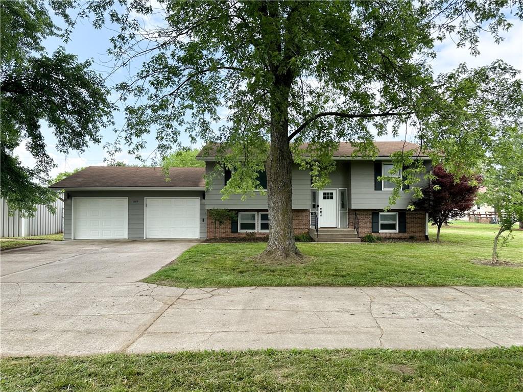 609 N Broadway Street Property Photo 1