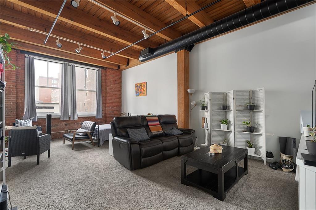 700 Broadway Boulevard Property Photo 1