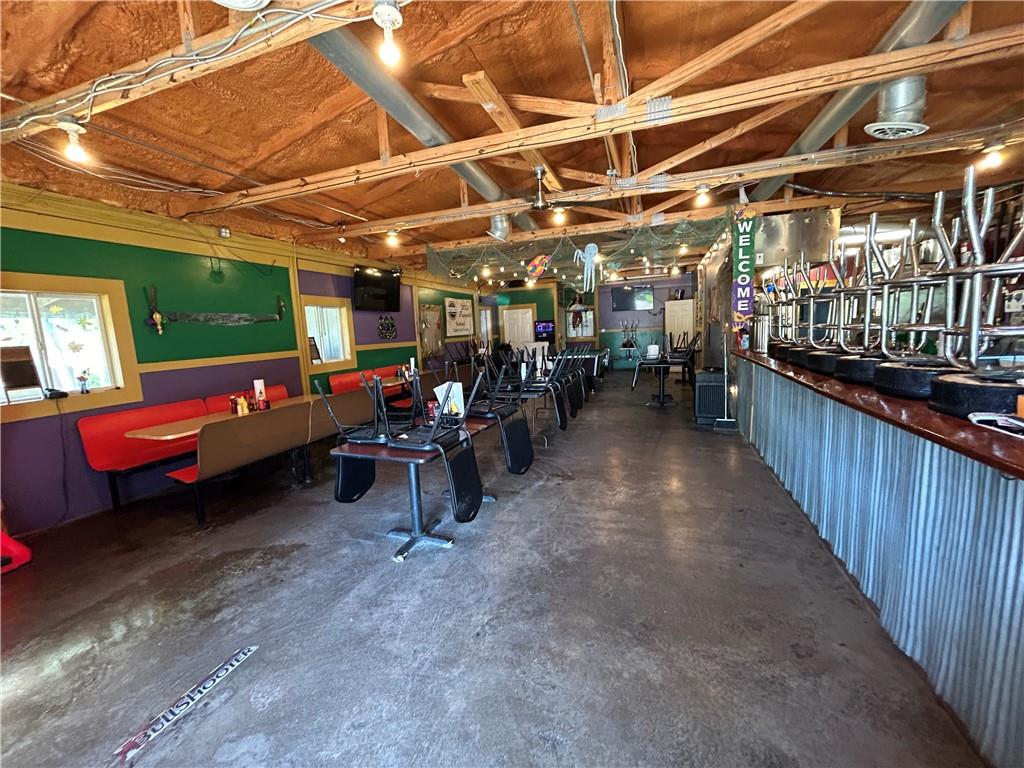 412 W Locust Street Property Photo 4