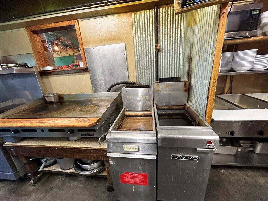 412 W Locust Street Property Photo 18