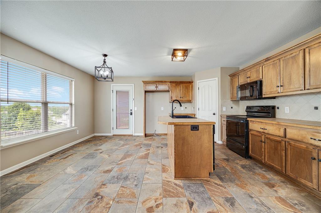 8924 Paw Paw Drive Property Photo 7