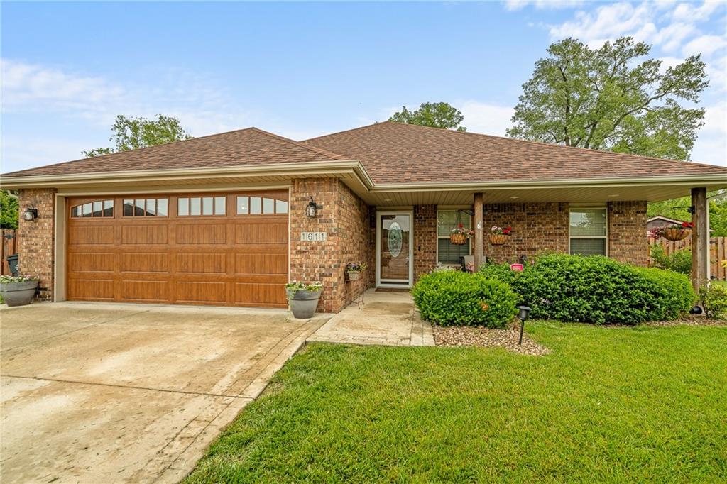 1611 Nw Creekland Drive Property Photo 1