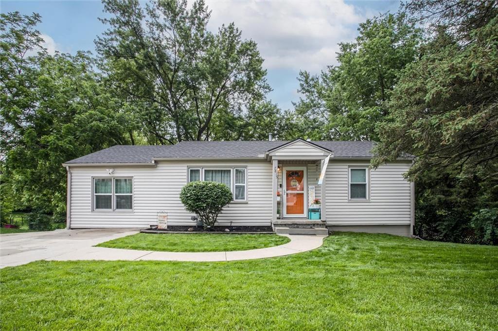 7815 Longwood Avenue Property Photo 1
