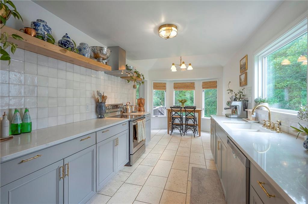 10236 Noland Road Property Photo 4