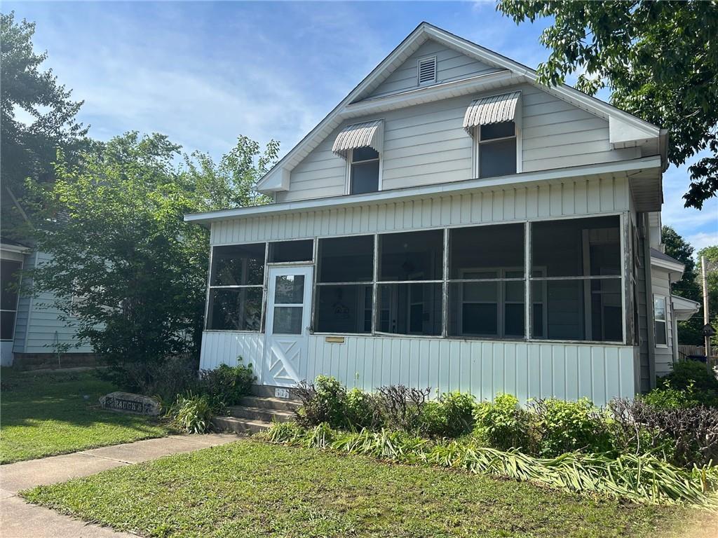 804 W 5th Street Property Photo 1