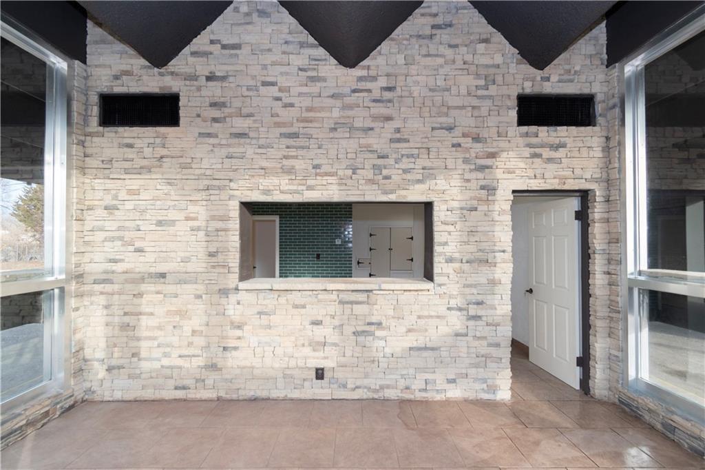 6909 Prospect Avenue Property Photo 2