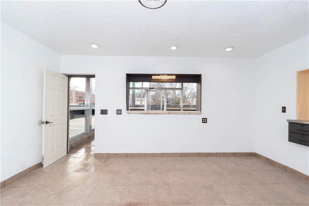 6909 Prospect Avenue Property Photo 6