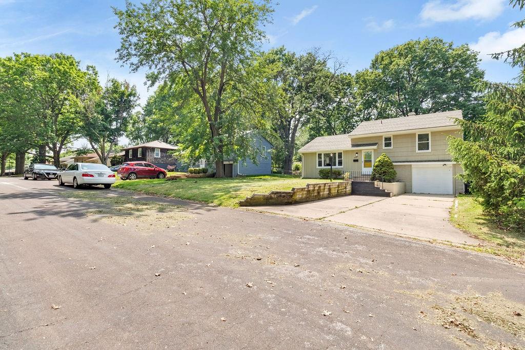 8500 Everett Street Property Photo 4