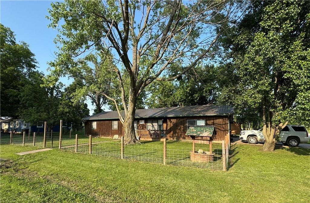 605 N Locust Street Property Photo 1