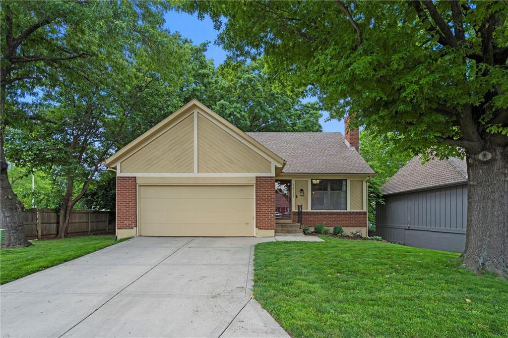12132 W 67 Street Property Photo 1