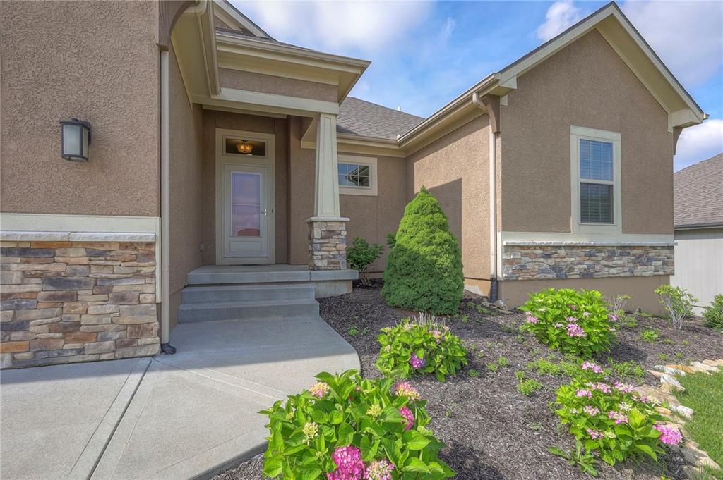 1225 Buckingham Court Property Photo 2