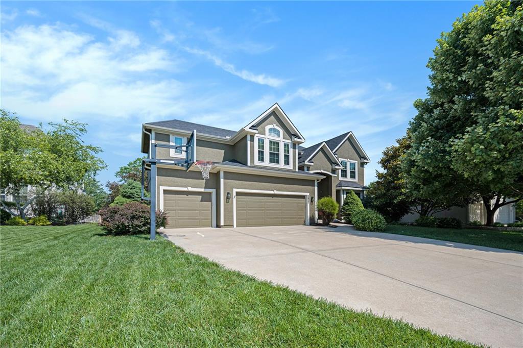 5827 Roundtree Street Property Photo