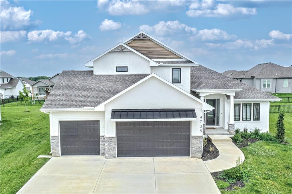 4705 Ne Freehold Drive Property Photo 1