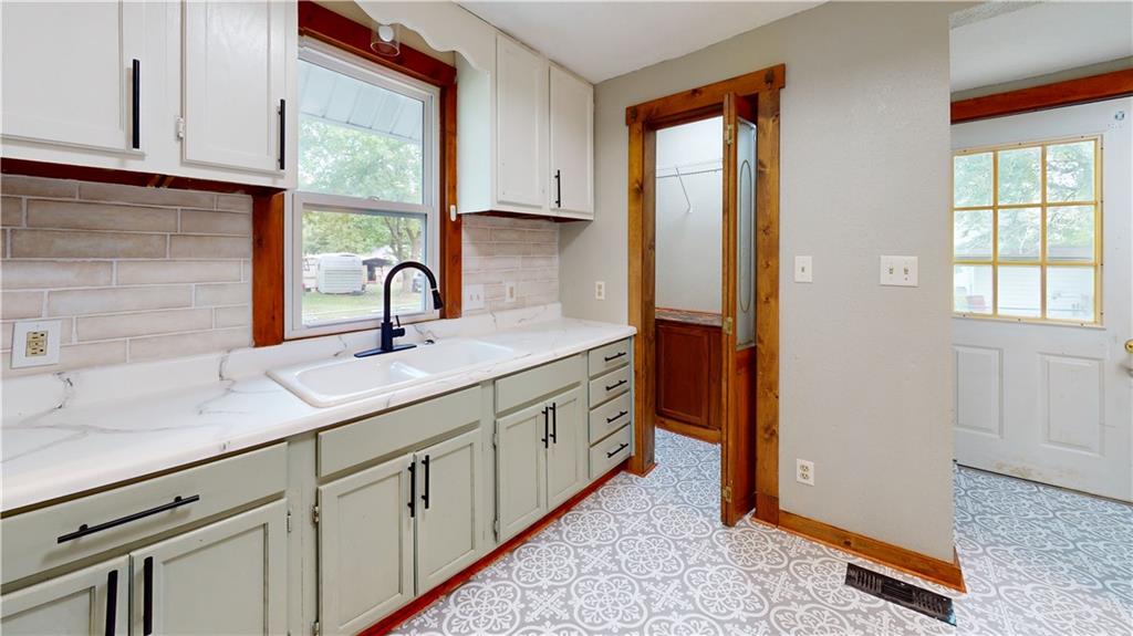 503 E Locust Street Property Photo 5