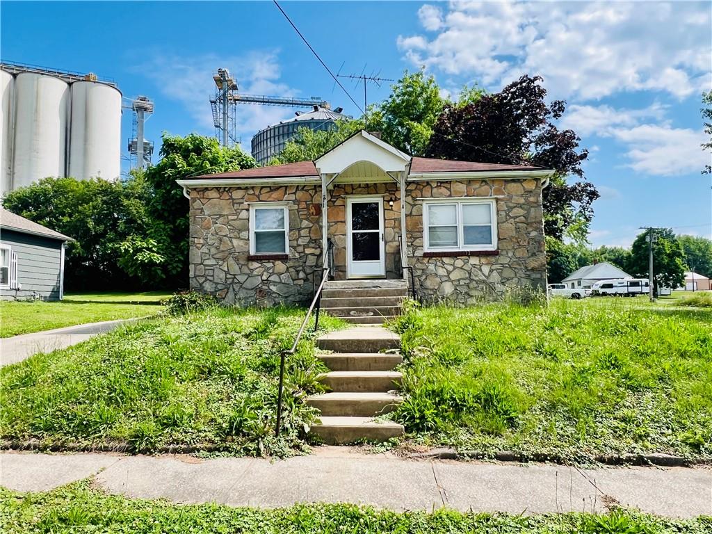 211 W 22nd Street Property Photo 1