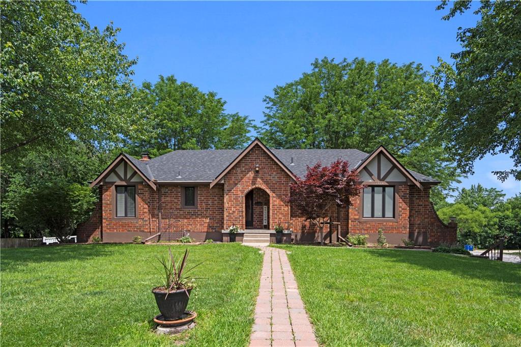 1504 Ne Continental Circle Property Photo 1