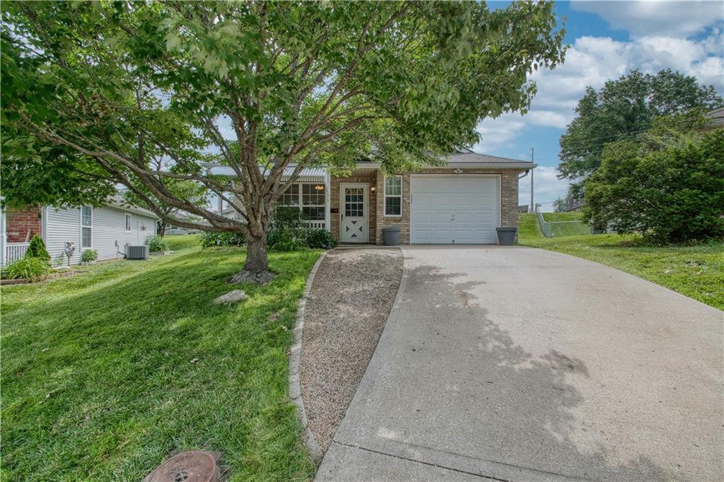 1913 S Viking Court Property Photo 1