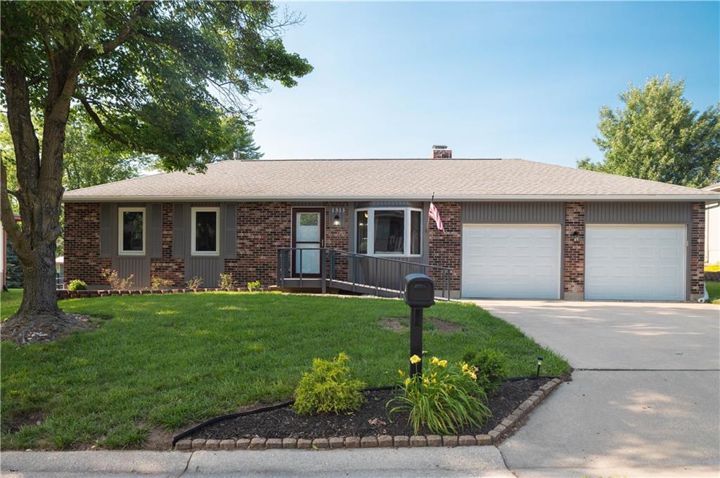 1513 W Broadmoor Lane