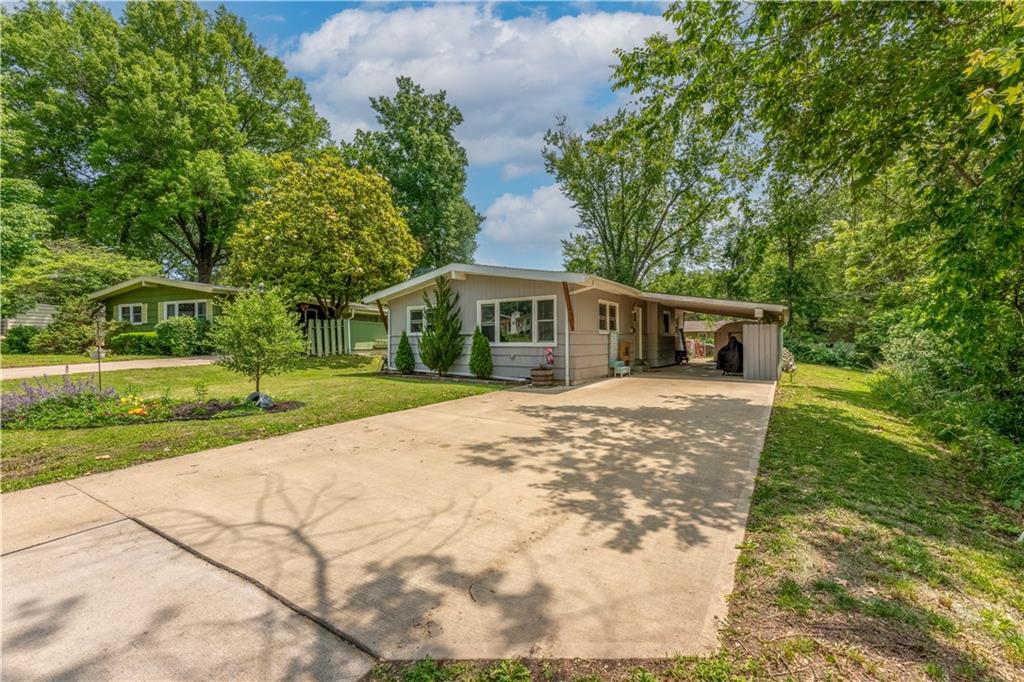 1112 ANDERSON Street Property Photo 1