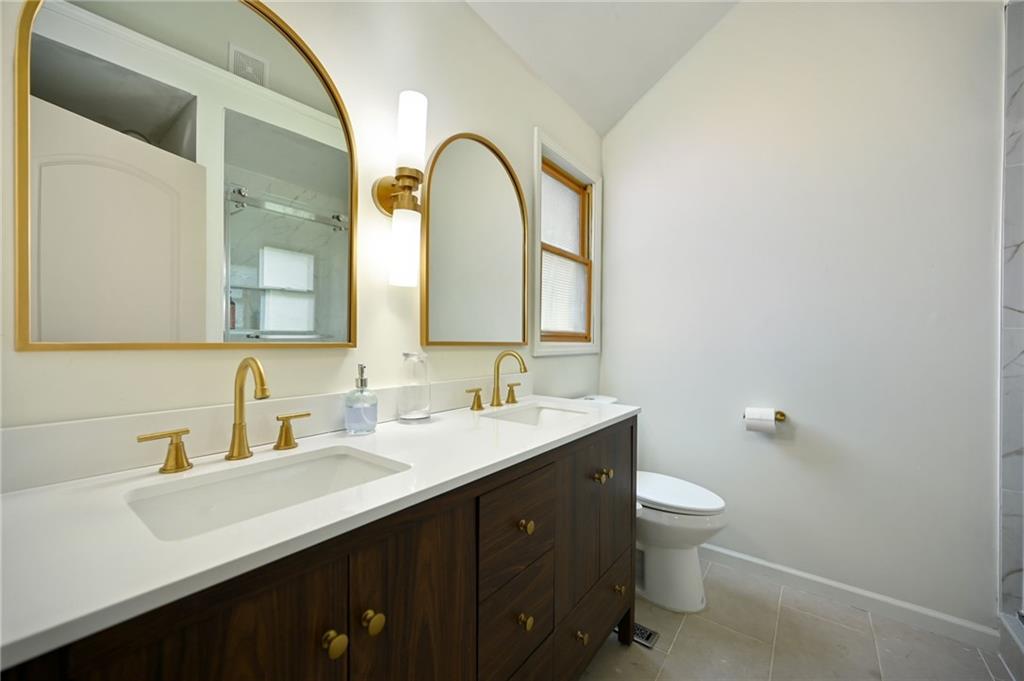 21185 W 126th Street Property Photo 11