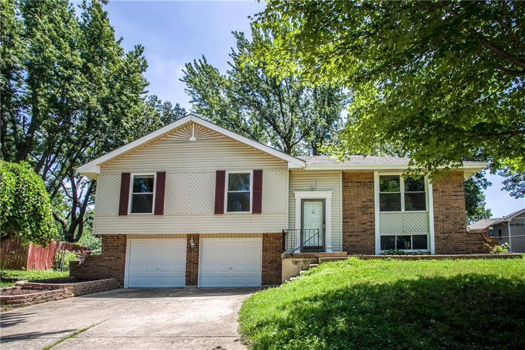 508 Ne Shiloh Circle Property Photo 1
