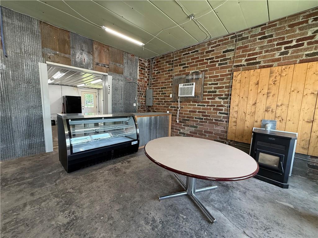 201 W 24 Highway Property Photo 2