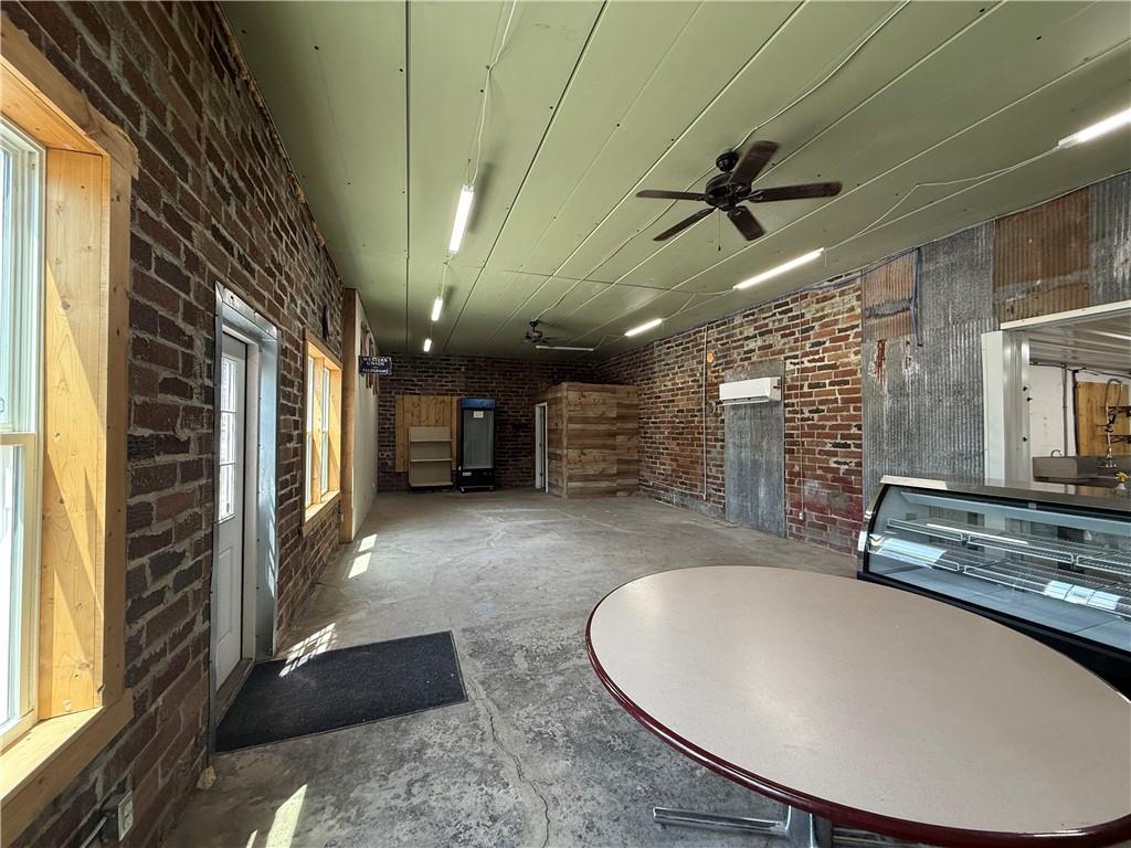 201 W 24 Highway Property Photo 4