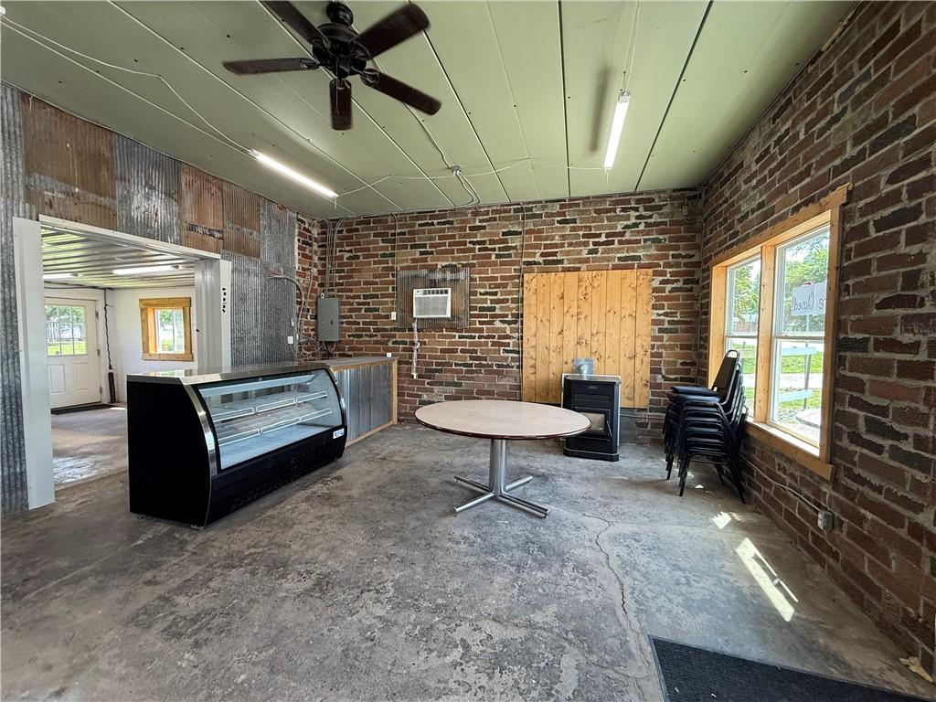 201 W 24 Highway Property Photo 5