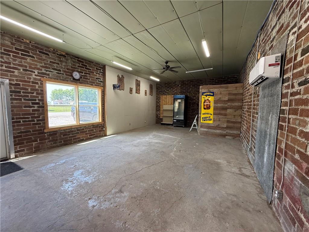201 W 24 Highway Property Photo 6