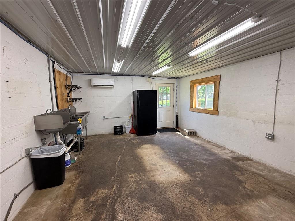 201 W 24 Highway Property Photo 7