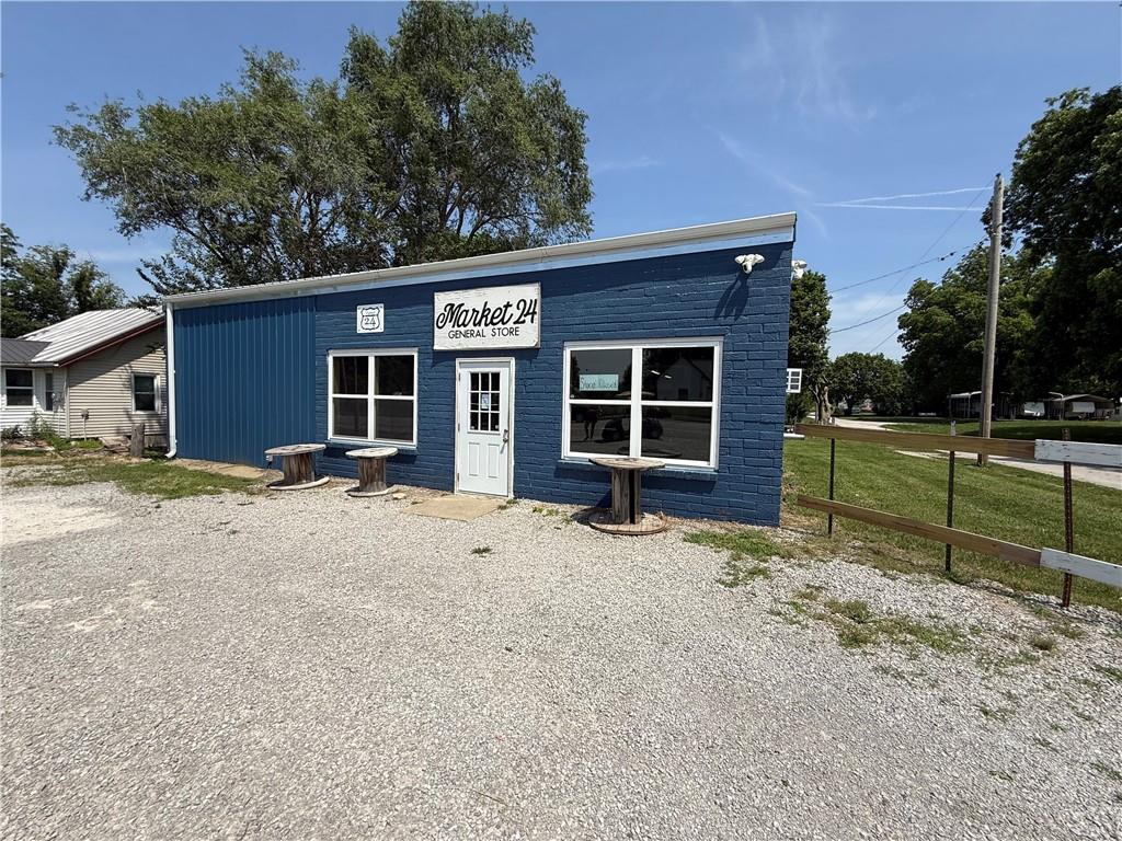 201 W 24 Highway Property Photo 12