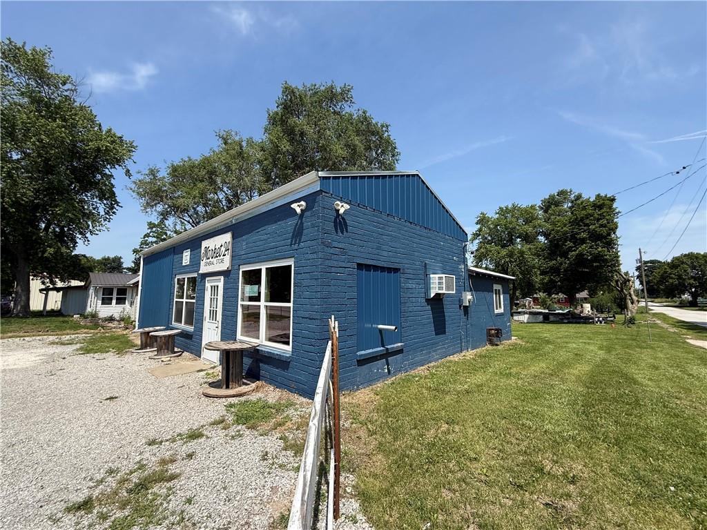 201 W 24 Highway Property Photo 13