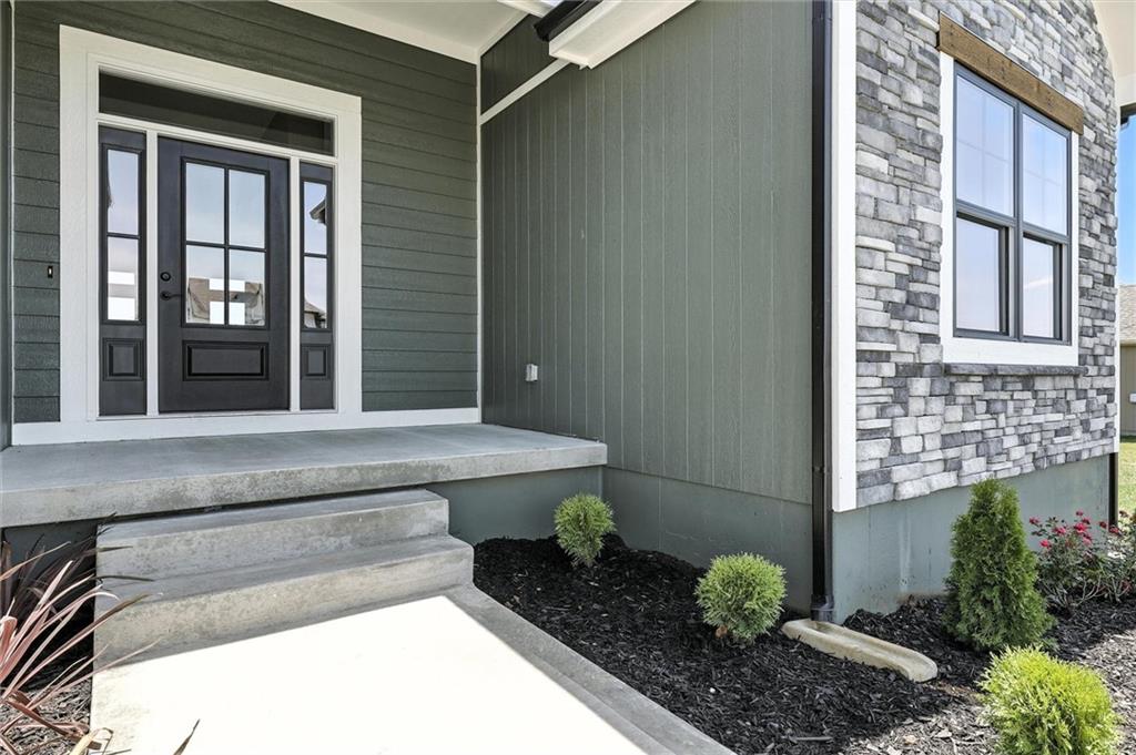 2101 Crooked Creek Drive Property Photo 5