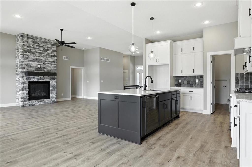 2101 Crooked Creek Drive Property Photo 14