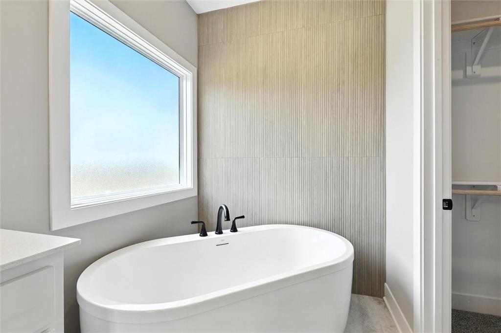 2101 Crooked Creek Drive Property Photo 24