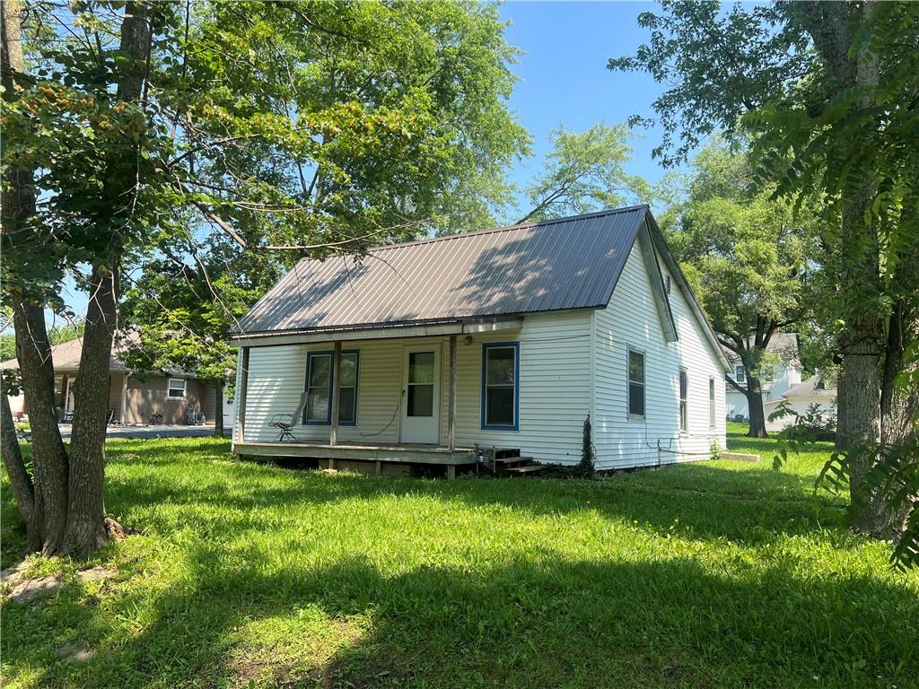229 E Bates Street Property Photo 1